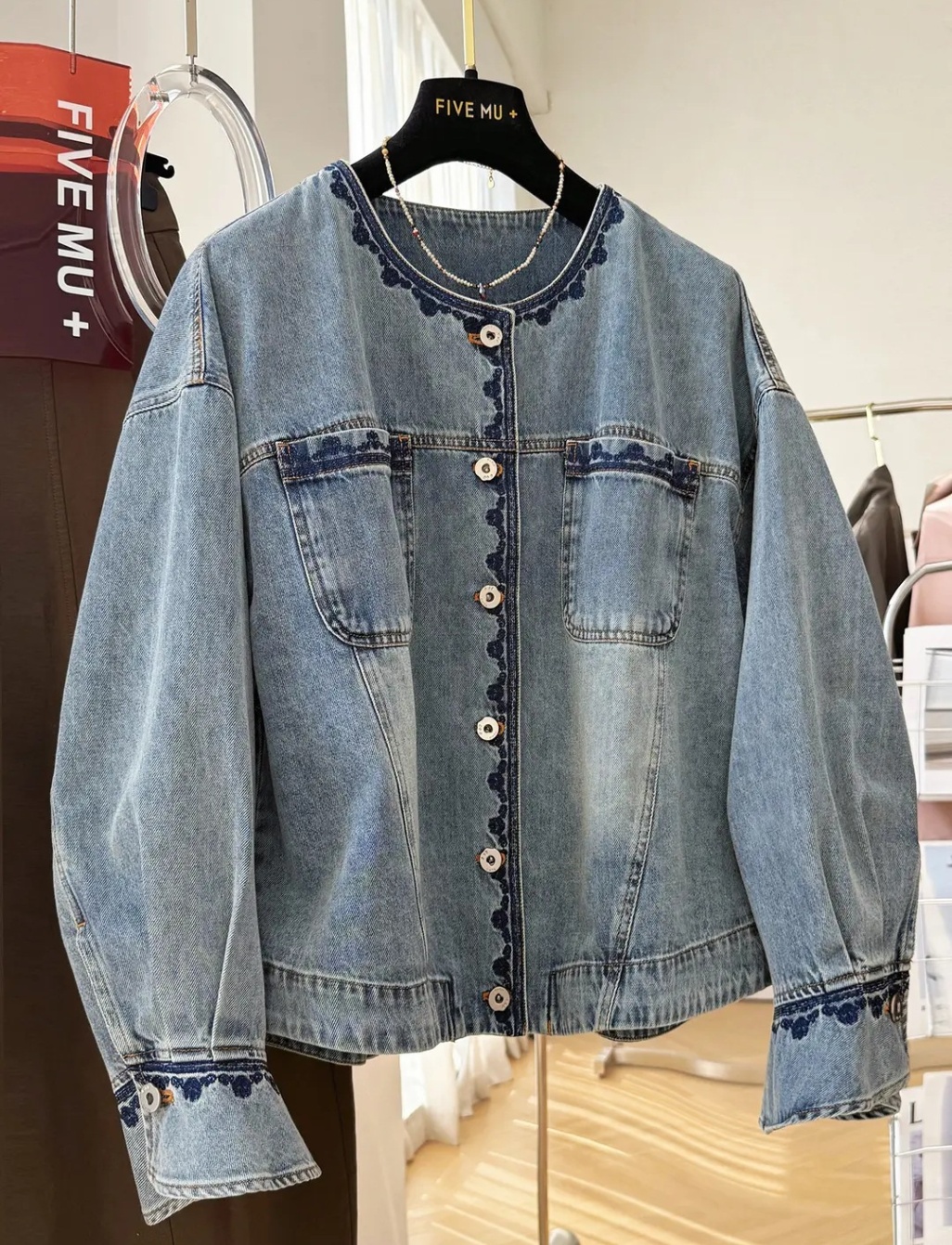 라운드넷 자수 포인트 숏 데님 자켓 여성 가을 청자켓